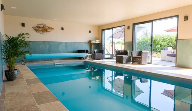 Cottage with private indoor heated swimming pool, 70 m²