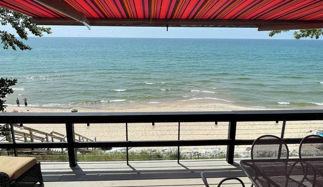 Cottage with Private Lake Michigan beach