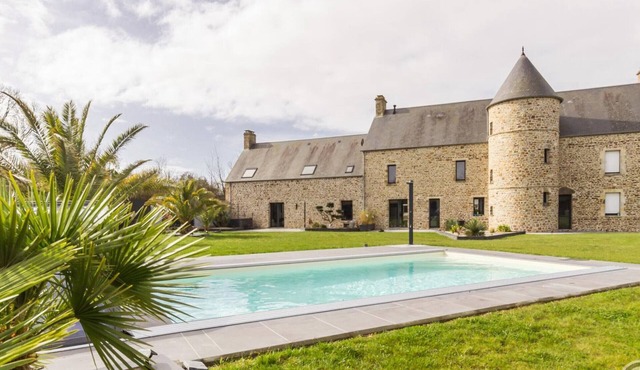 Cottage with Private Pool, Spa and Garden in Lessay