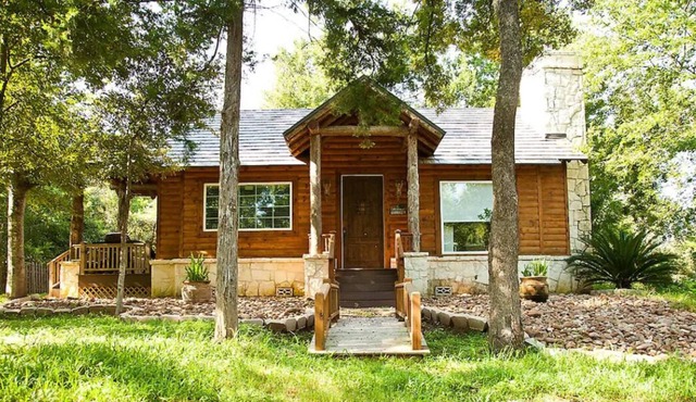 Cottage with Private Hot Tub