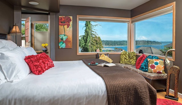 Cottage with Puget Sound, Mount Rainier, & Olympic Views