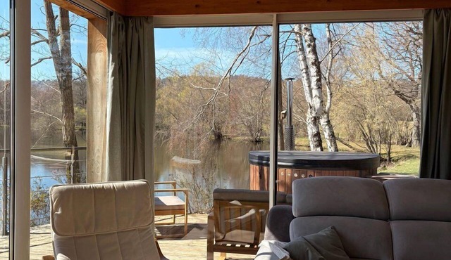 Cottage with sauna & Nordic bath—view of the pond