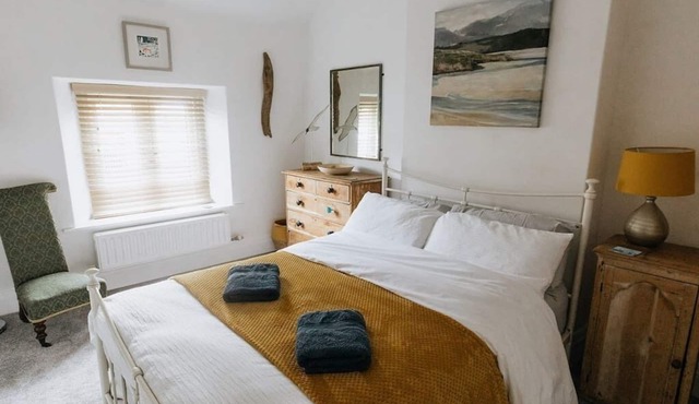 Cottage with Seaview near the Lakes National Park