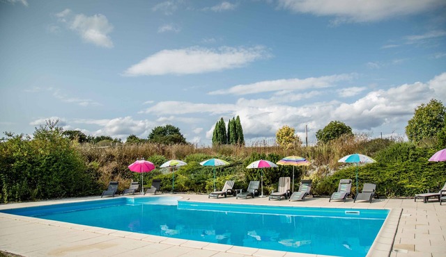 Cottage with shared heated pool at Le Haut Gué in the Loire Valley