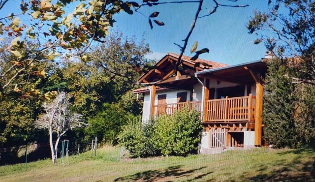Cottage with superb view of the Basque mountains