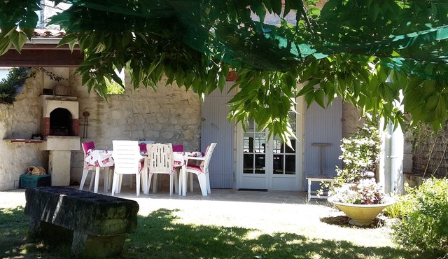 Cottage with swimming pool (10x5).