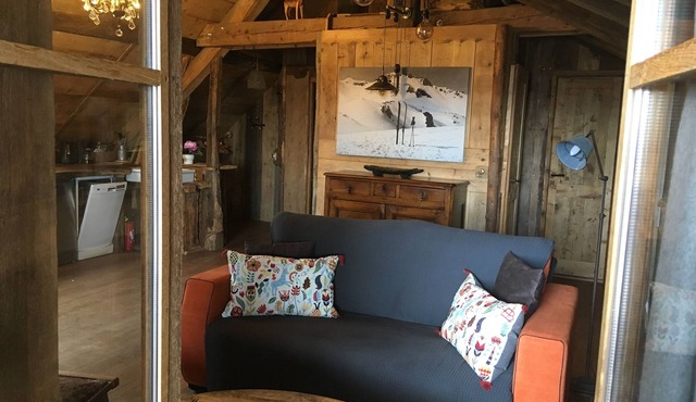 Cottage with terrace 15 minutes from the lake in the countryside, in an old farmhouse