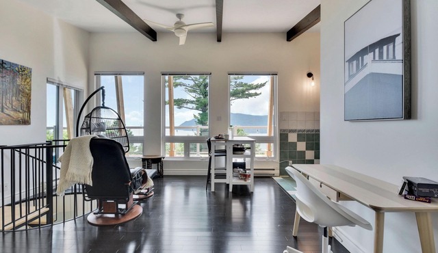 Cottage with water view and hot tub - Le pin blanc