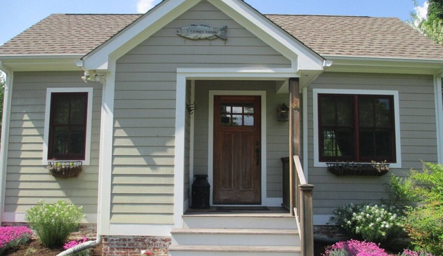 Cottage within walking distance to the Bay!