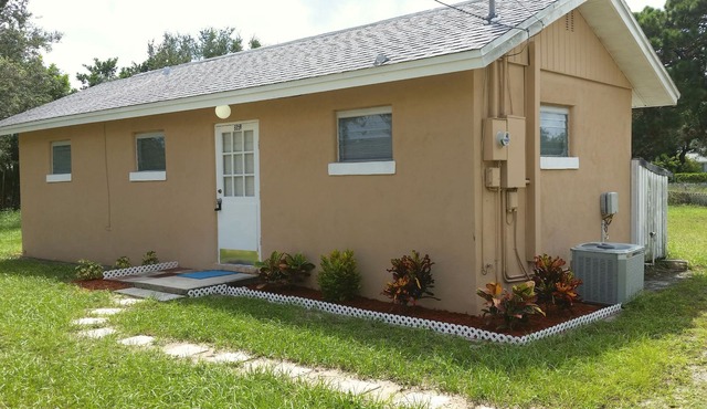 Cottage within walking distance to Casey Key Beach