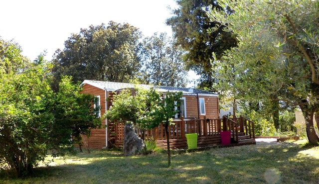 Cottage - wood 4 people, 10 min Uzès, WIFI, quiet, 10x5 pool