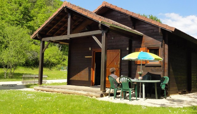 Cottage wooden chalet near Vézelay in the countryside