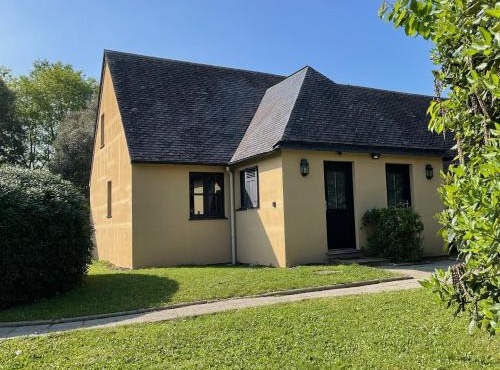 Cottage YVEL au Pied du lac au Duc, son Golf et sa Base Nautique