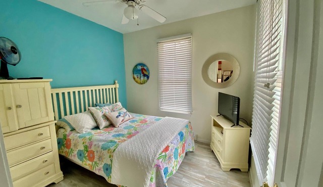 Cottages at Summer Village, fully furnished cottage, Wi-fi, heated pools, hot tub