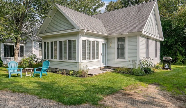Cottages at Summer Village, fully furnished cottage, Wi-fi, heated pools, hot tub
