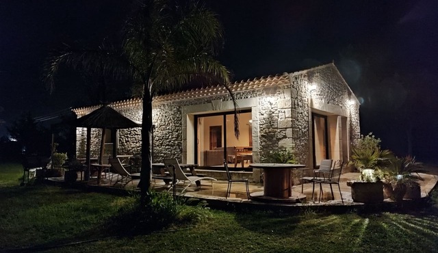 COTTAGES IN CAMARGUE 15KMS FROM THE SEA