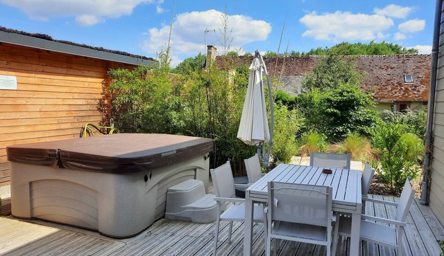 cottages le COCHIN 4-5 people with private spa 2 swimming pools in sologne