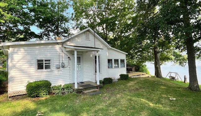 Cottages on Sand Lake - The Lazy Lakehouse