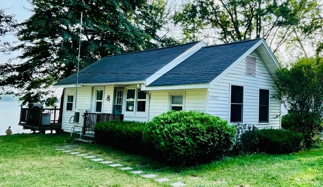 Cottages on Sand Lake - The Cozy Cottage