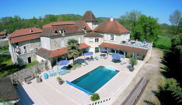 Cottages with heated pool near Figeac