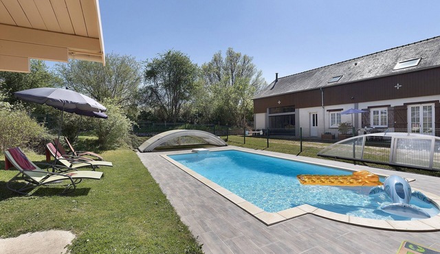 Cottages with Shared Pool, Terrace, and Wi-Fi near Le Lude and La Flèche Zoo