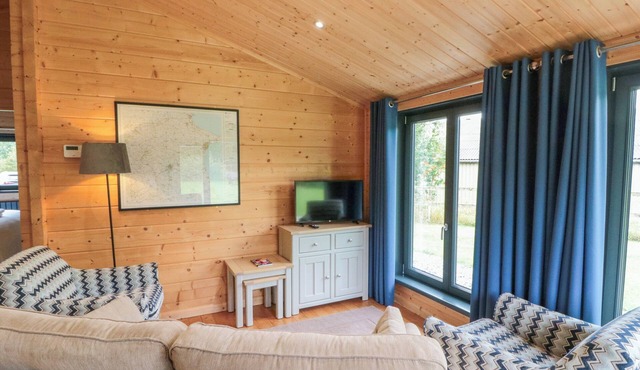 COTTAM LODGE, pet friendly, country holiday cottage in Nafferton