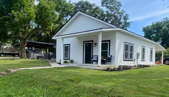 Cotter White House, Entire home in Cotter, Arkansas