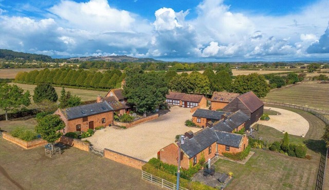 Cotton Farm Estate - 4 Cottages, Sleeps 16