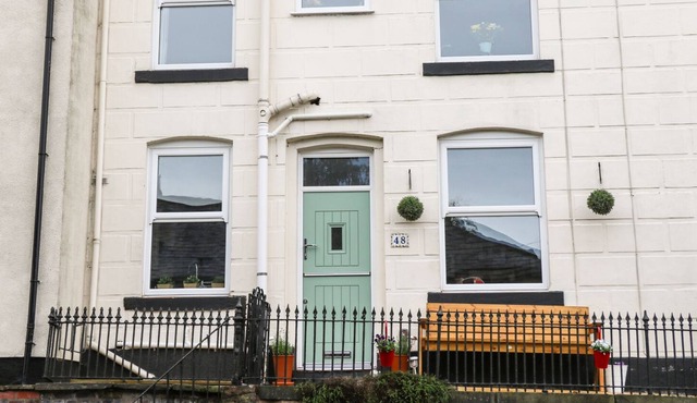 COTTONGRASS COTTAGE, pet friendly, with a garden in Littleborough