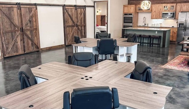 Cottonlove Crafthouse Sewing/Craft Retreat: Sand Springs Weekend escape, 8 beds.