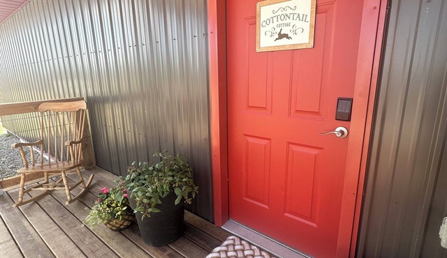 Cottontail Cottage-Peaceful 1-bedroom cottage with AC in charming Lander