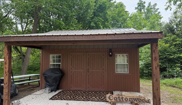 Cottonwood Cabin - Cozy Retreat w/Fire Pit & 150 Acres