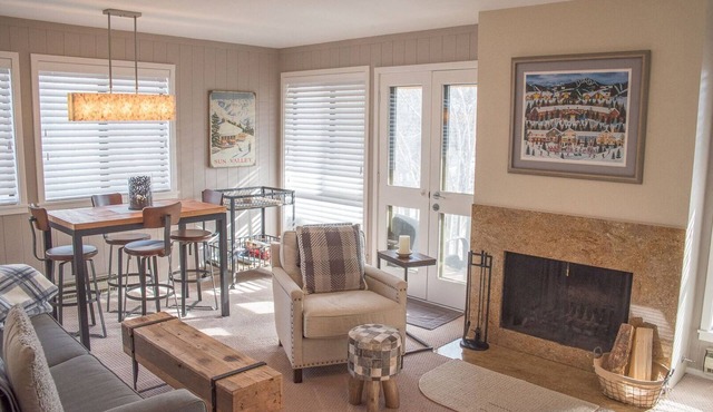 Cottonwood Condo 1473 - Great Views and Sun Valley Resort Pool Access