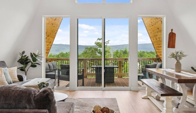 Cottonwood Crest| A-Frame on Bluff + Dog friendly!