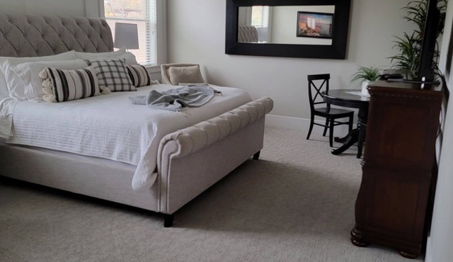 Cottonwood Crossing Retreat 7 King Bedrooms, SLEEPS 36 PARKING GALORE