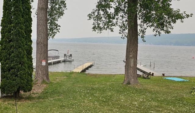 Cottonwood Lake House