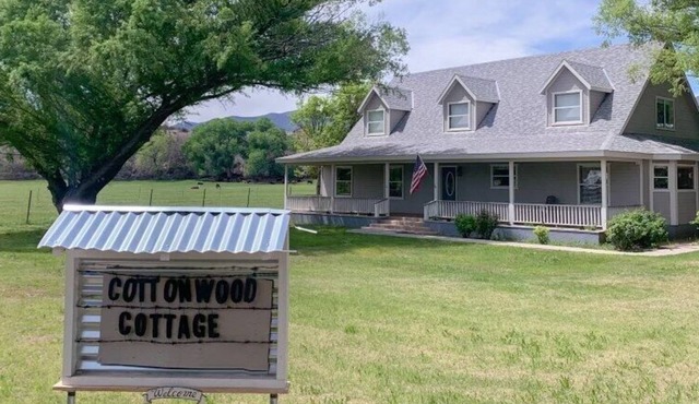 Cottonwood - Minutes from old town and wineries!