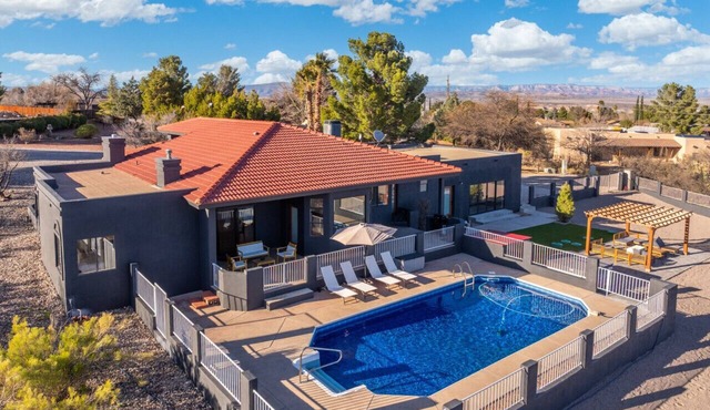 Cottonwood Paradise: Luxe Home w/Pool-Nice Views!