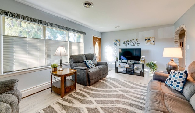 'Coty's House' Illinois Getaway w/Bar: Near Golf!