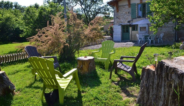 Couanac, cottage in the countryside with swimming pool