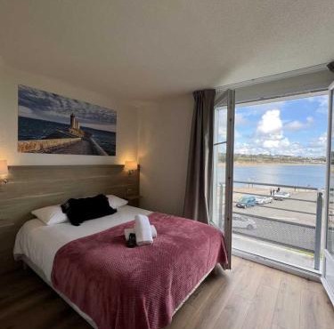 Couett'Hôtel Brest Port de plaisance, Les pieds dans l'eau