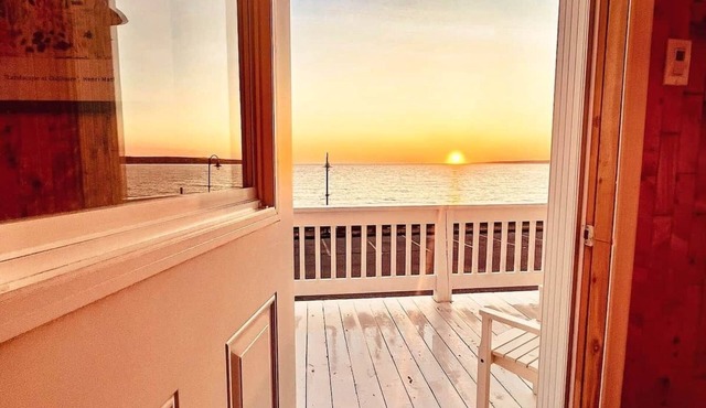 Couette et Marées -St. Lawrence Beachfront 5-Bedroom Home