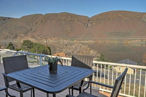 Coulee City Home w/Mtn Views - Steps to Blue Lake