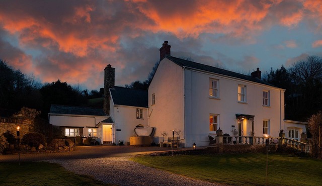 Coulscott House - sleeps 15 guests in 8 bedrooms