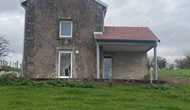 Country gîte not overlooked, quiet and outdoor relaxation area.