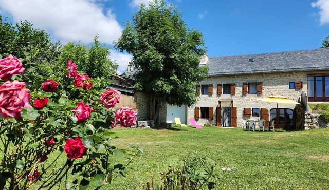 Country house in the heart of the Margeride in Lozère. Quiet, secure grounds.