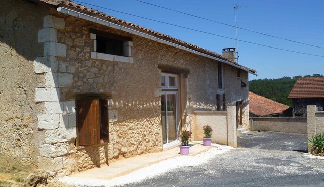 COUNTRY HOUSE 2-6 PEOPLE IN A QUIET HAMLET