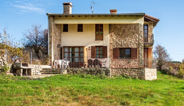 Country House 'La Puerta De Gredos' with Mountain View, Private Terrace and Wi-Fi