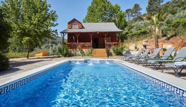 Country House 'Casa De Madera El Vado' with Mountain Views and Air Conditioning