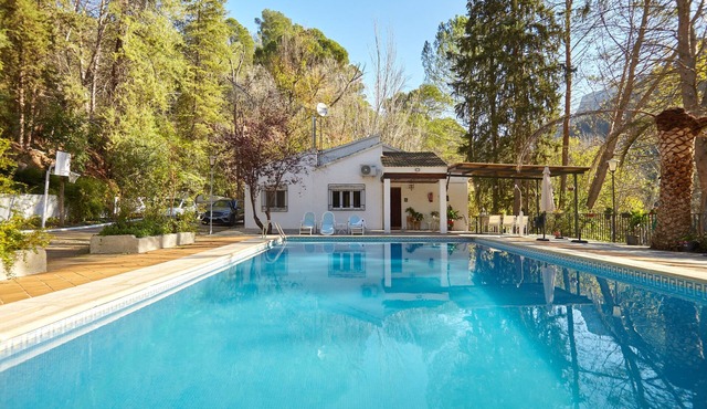 Country House 'Casa Arroyo Colmenar' with Mountain View, Pool and Air Conditioning